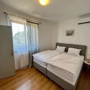 https://apartman-mara2.in-istria.net
